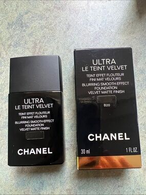 CHANEL Ultra Le Teint Velvet Foundation B20